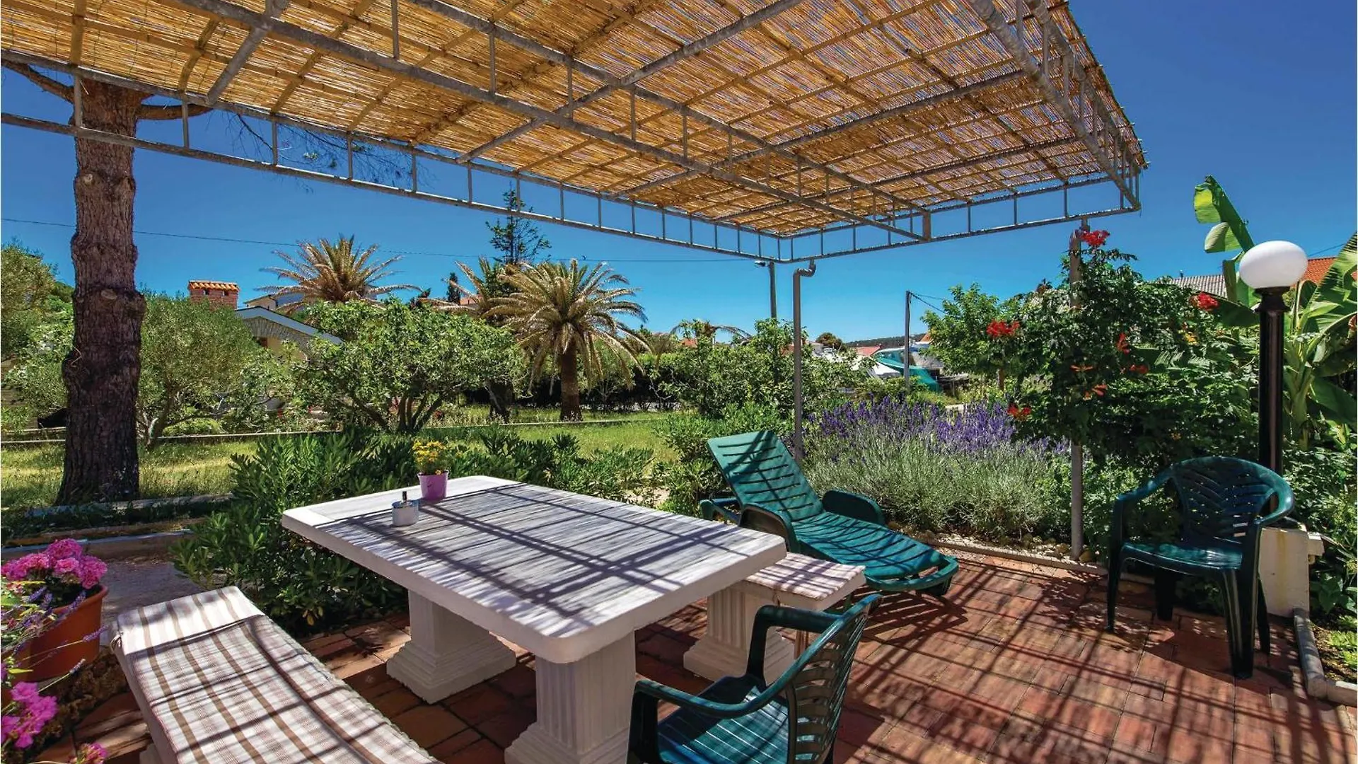 Gorgeous Apartment In Barbat With Kitchen Barbat na Rabu